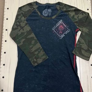 Affliction quarter length sleeve